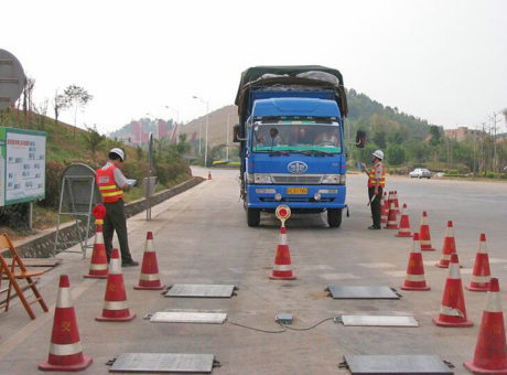 軸重秤-高速公路交警專用地磅、便攜式公路超載檢測(cè)系統(tǒng)